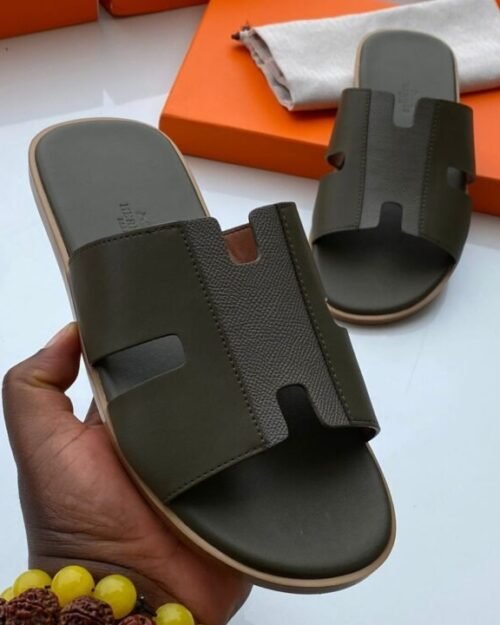 Hermès Izmir Men’s Green Leather Sandals