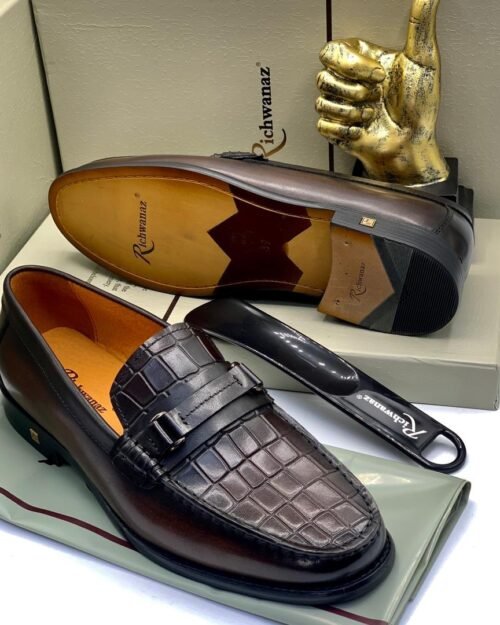Richwanaz Men's Brown Large-Scale Croc-Embossed Leather Loafers