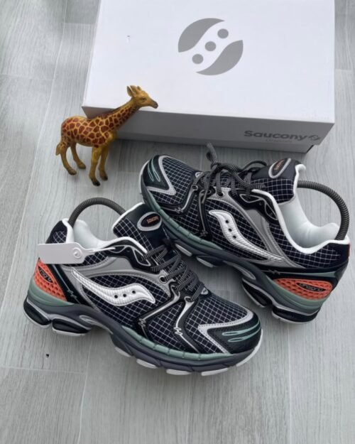 Saucony ProGrid Triumph 4 (Black, Silver & Orange Grid)