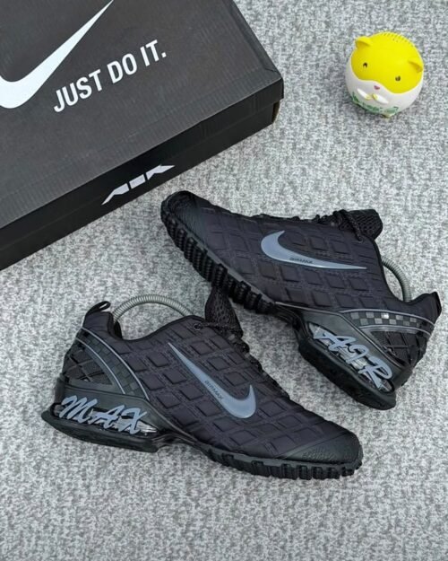 Nike Air Max Plus (TN) – Black & Metallic Silver Grid