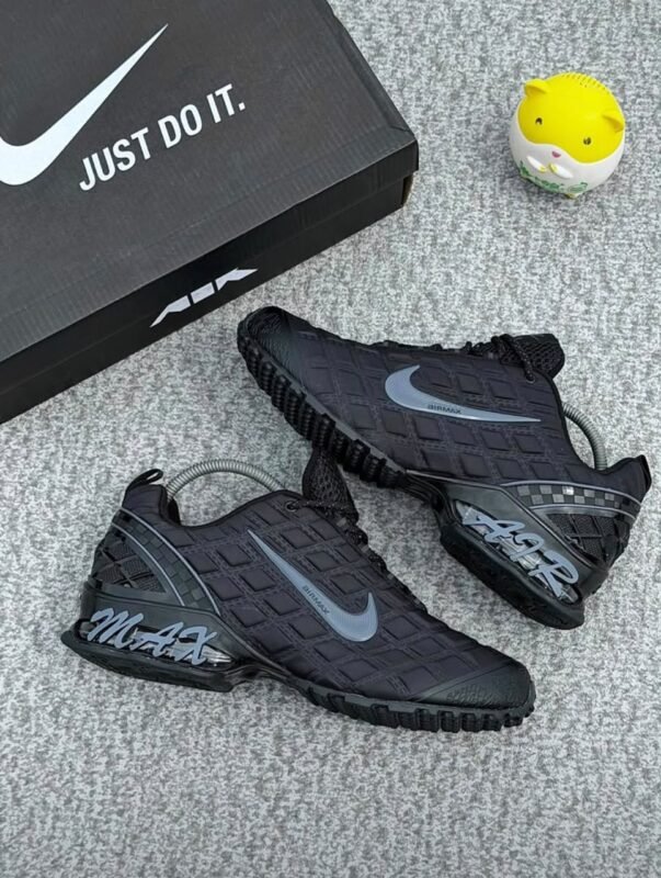 Nike Air Max Plus (TN) – Black & Metallic Silver Grid